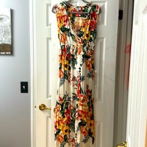 Floral maxi dress size medium (8-10). Worn once.